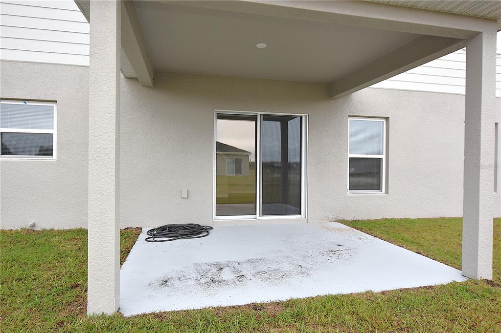 622 Manchester Path Dundee, FL 33838 - Photo 40 of 46 a view of a backyard of the house
