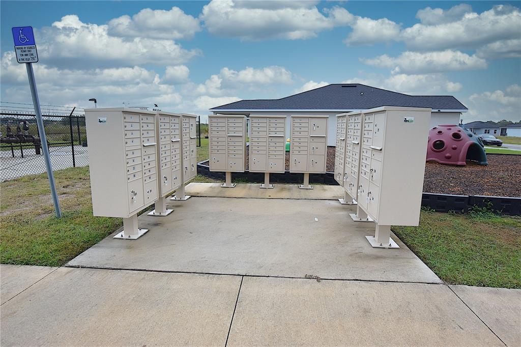 622 Manchester Path Dundee, FL 33838 - Photo 43 of 46 a front view of a house with a yard