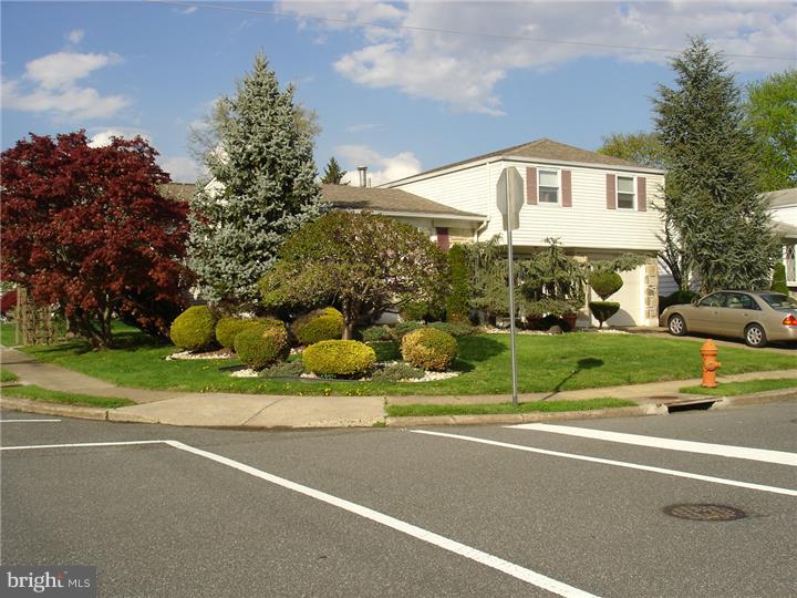 1131 Bloomdale Road Philadelphia, PA 19115 - Photo 2 of 23 Exterior Side