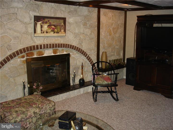 1131 Bloomdale Road Philadelphia, PA 19115 - Photo 14 of 23 Family Room