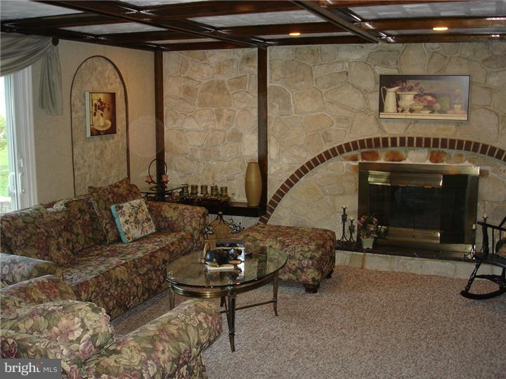 1131 Bloomdale Road Philadelphia, PA 19115 - Photo 15 of 23 Family Room