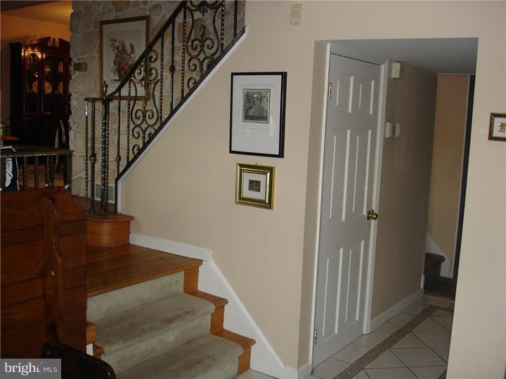1131 Bloomdale Road Philadelphia, PA 19115 - Photo 16 of 23 Foyer