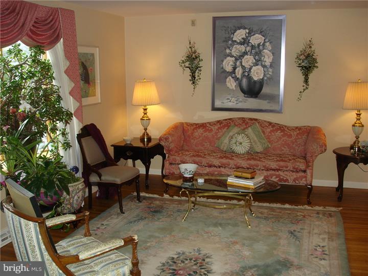1131 Bloomdale Road Philadelphia, PA 19115 - Photo 19 of 23 Living Room