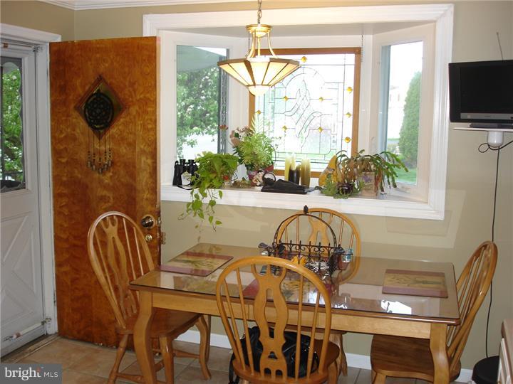 1131 Bloomdale Road Philadelphia, PA 19115 - Photo 22 of 23 Kitchen