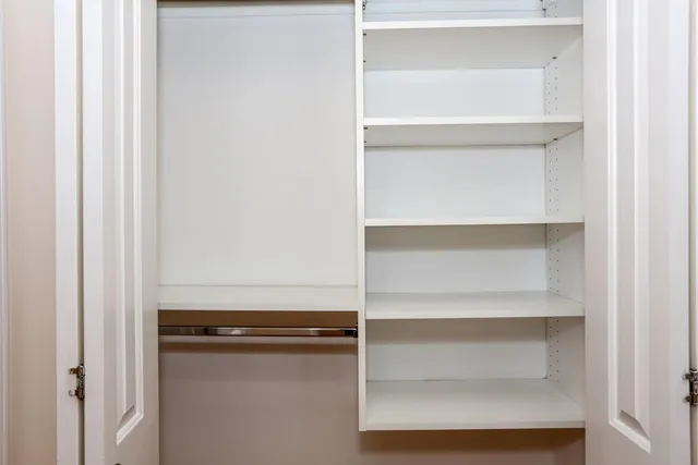 $1,650 | 9629 Brandy Court, Unit 10, Des Plaines, IL 60016