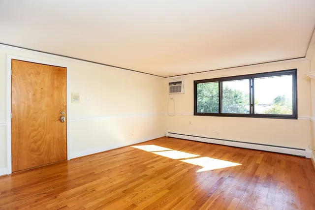 $1,650 | 9629 Brandy Court, Unit 10, Des Plaines, IL 60016