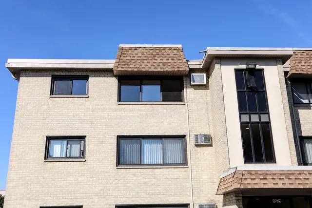 $1,650 | 9629 Brandy Court, Unit 10, Des Plaines, IL 60016