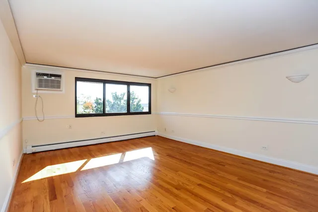 $1,650 | 9629 Brandy Court, Unit 10, Des Plaines, IL 60016