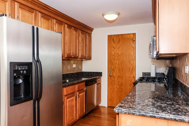 $1,650 | 9629 Brandy Court, Unit 10, Des Plaines, IL 60016