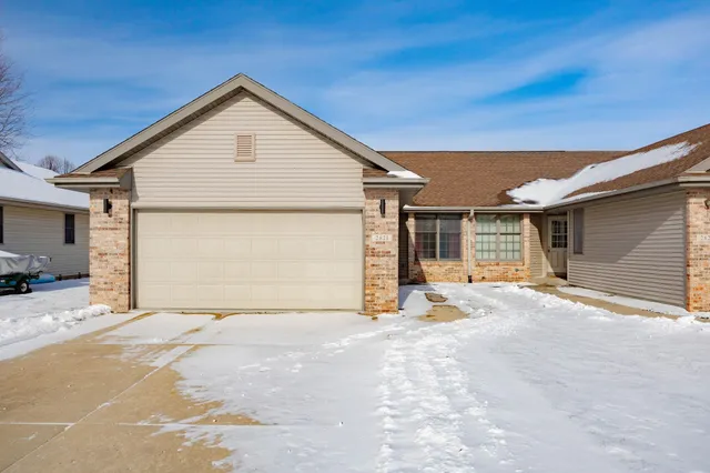 $330,000 | 2821 Carrousel Lane, Janesville, WI 53545