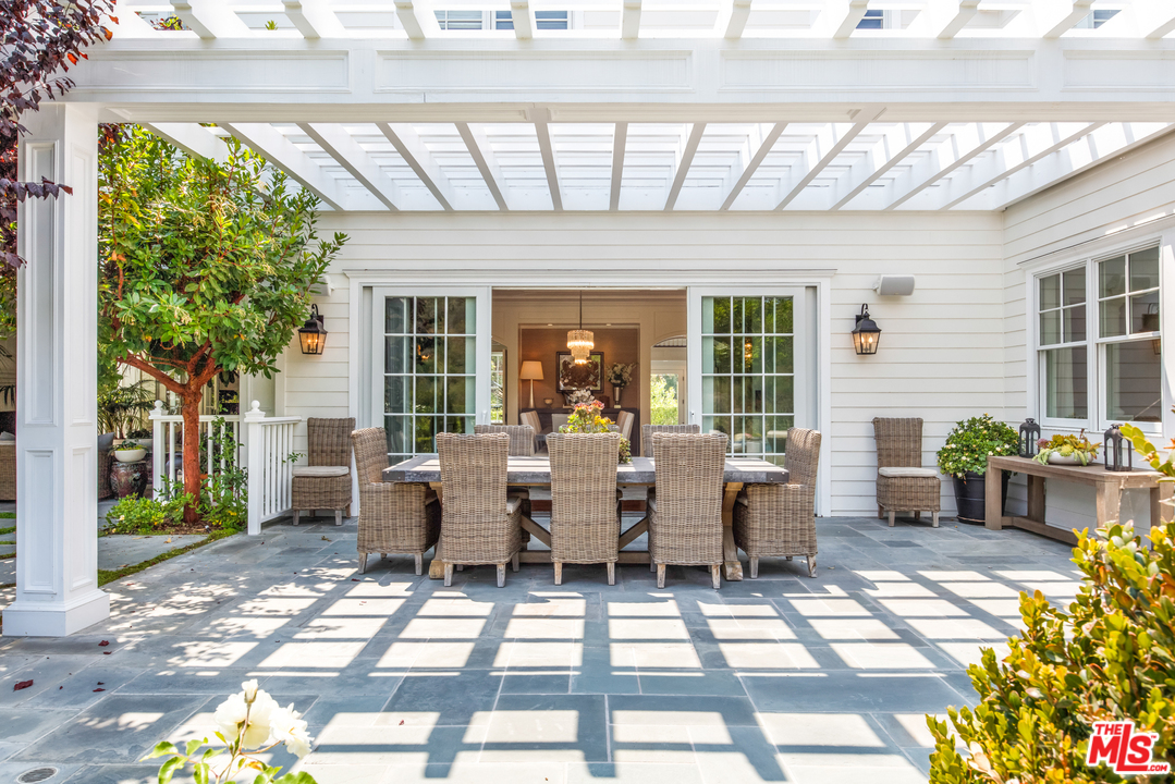 1304 Marinette Road Pacific Palisades, CA 90272 - Photo 17 of 54