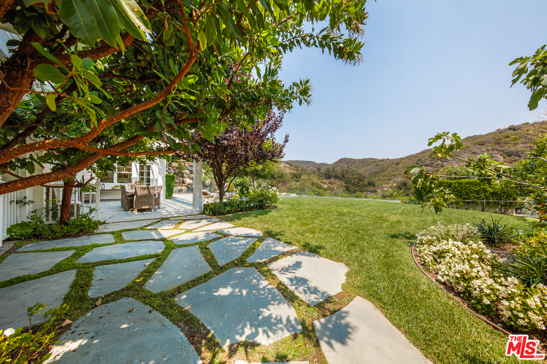 1304 Marinette Road Pacific Palisades, CA 90272 - Photo 19 of 54