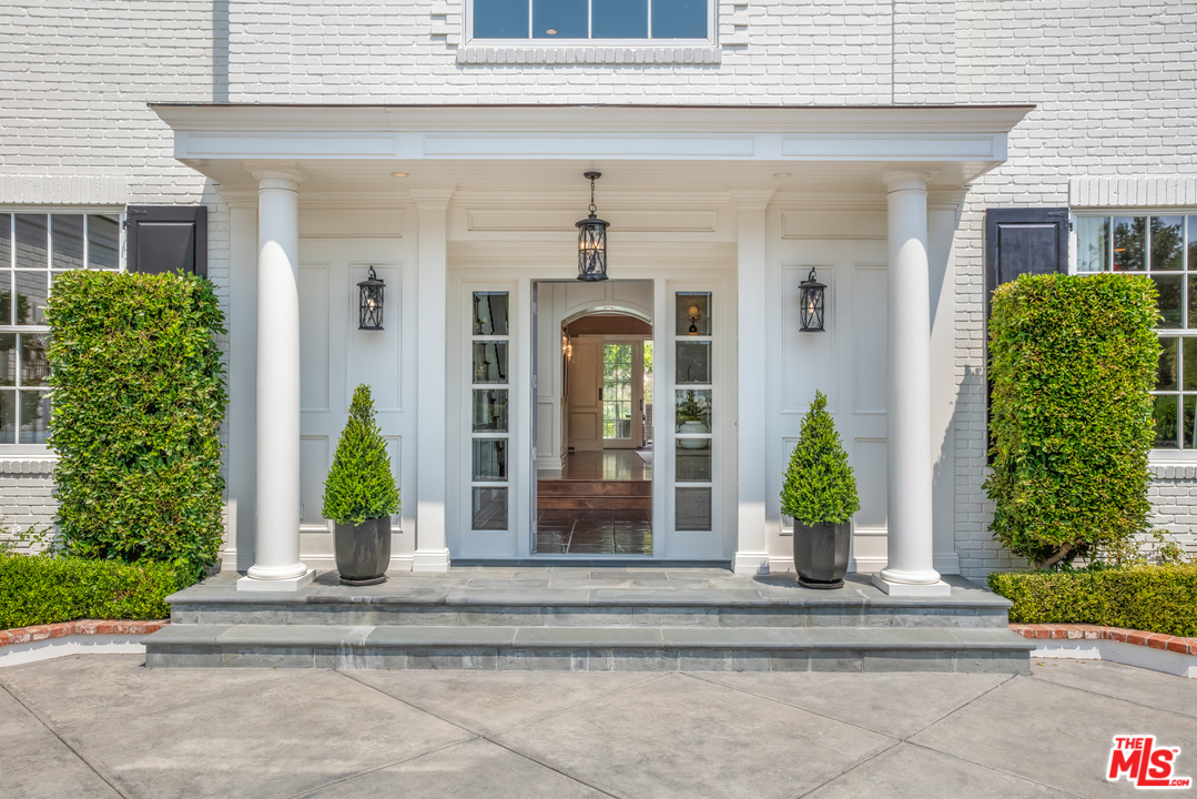 1304 Marinette Road Pacific Palisades, CA 90272 - Photo 5 of 54