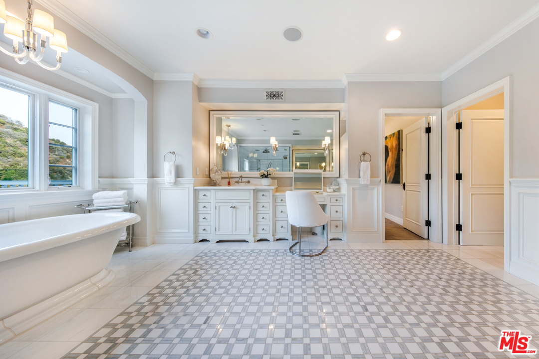 1304 Marinette Road Pacific Palisades, CA 90272 - Photo 46 of 54