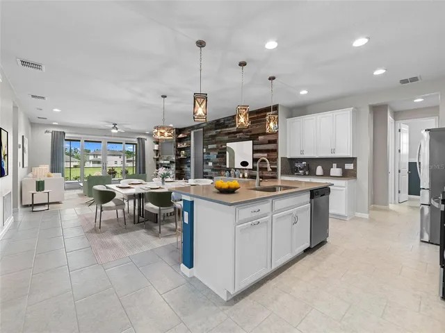 $530,000 | 1010 Better Days Place, Valrico, FL 33594