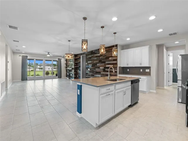 $530,000 | 1010 Better Days Place, Valrico, FL 33594