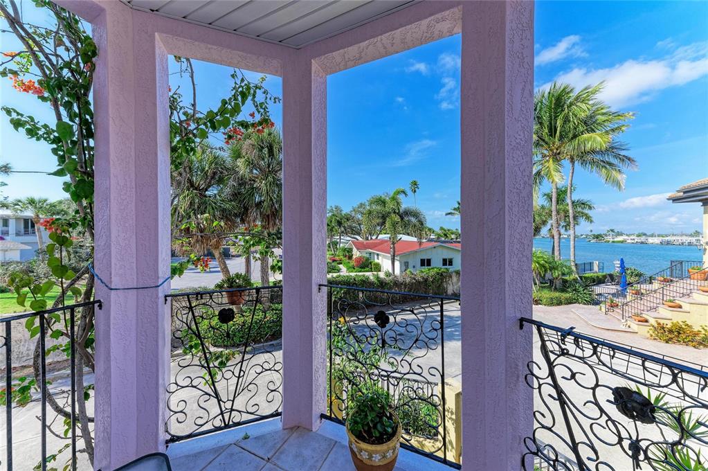 282 Santa Maria Street Venice, FL 34285 - Photo 17 of 39