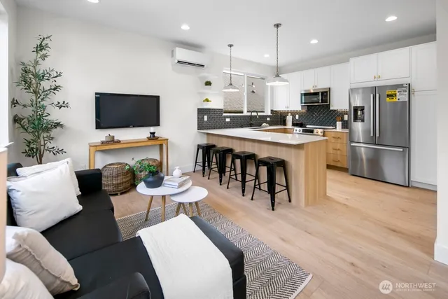 $749,000 | 318 North 84th Street, Seattle, WA 98103