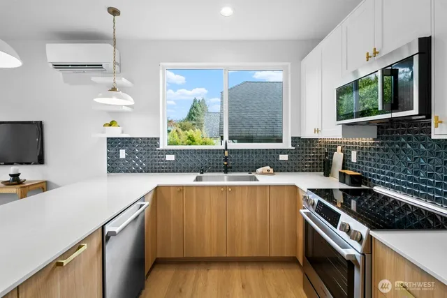 $749,000 | 318 North 84th Street, Seattle, WA 98103