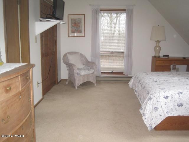 135 Tanager Road Lackawaxen, PA 18435 - Photo 23 of 49