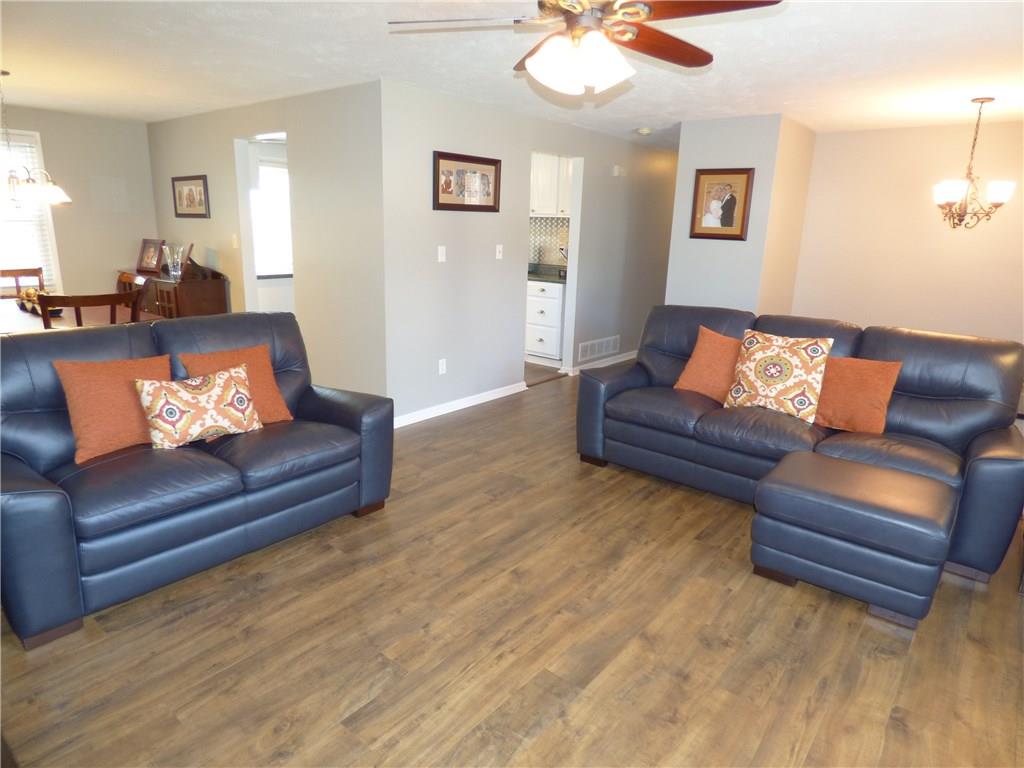 641 Blue Ridge Road Pittsburgh, PA 15239 - Photo 2 of 25 Living Room