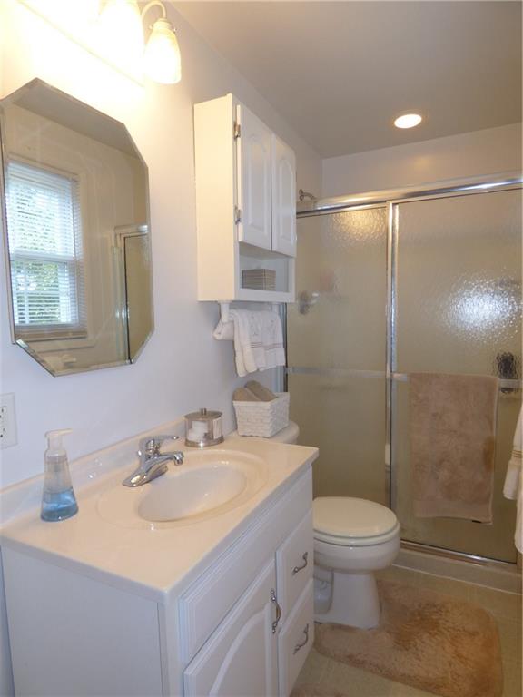 641 Blue Ridge Road Pittsburgh, PA 15239 - Photo 13 of 25 Master Bath