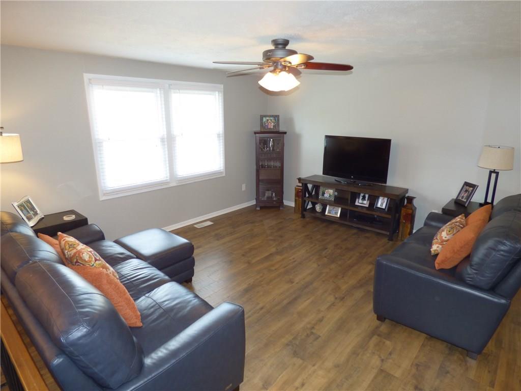 641 Blue Ridge Road Pittsburgh, PA 15239 - Photo 3 of 25 Living Room