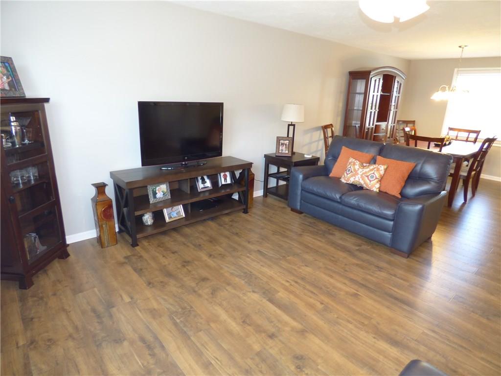 641 Blue Ridge Road Pittsburgh, PA 15239 - Photo 4 of 25 Living Room