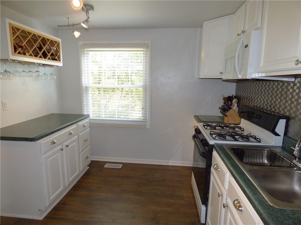 641 Blue Ridge Road Pittsburgh, PA 15239 - Photo 6 of 25 Kitchen