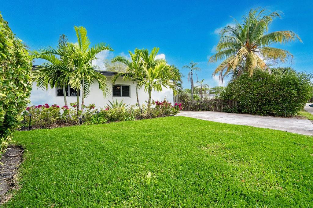 463 Newcastle Street Boca Raton, FL 33487 - Photo 2 of 32 a view of a palm trees front of house