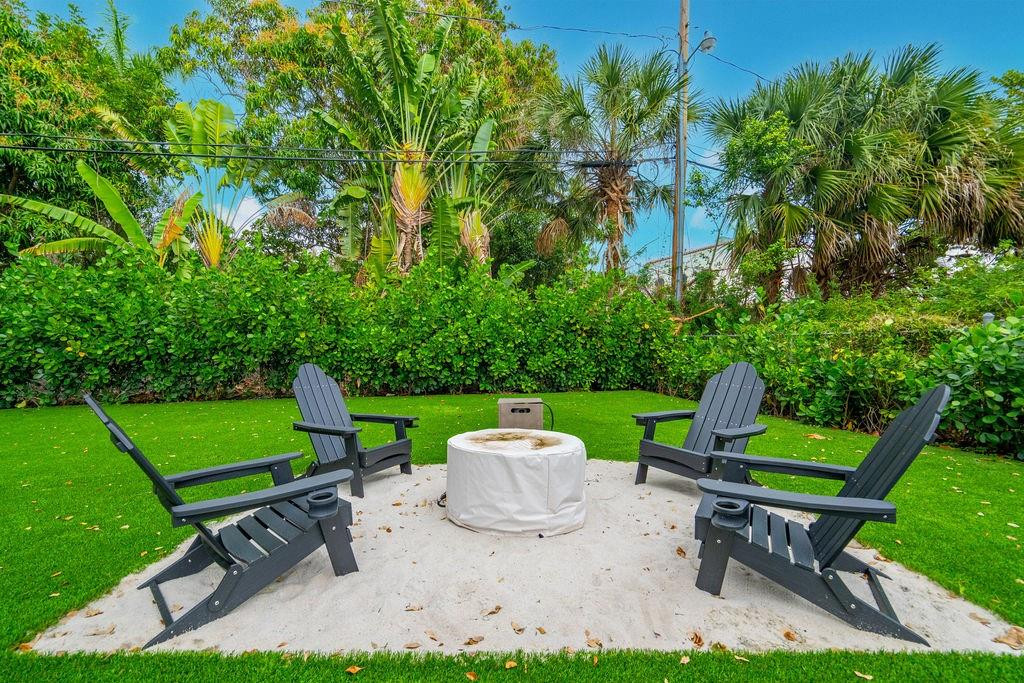 463 Newcastle Street Boca Raton, FL 33487 - Photo 31 of 32 a bench sitting in the middle of a park