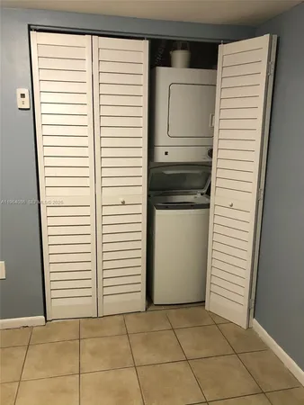 a view of a utility room