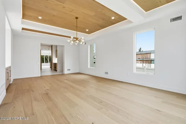 a view of a chandelier in big room and chandelier