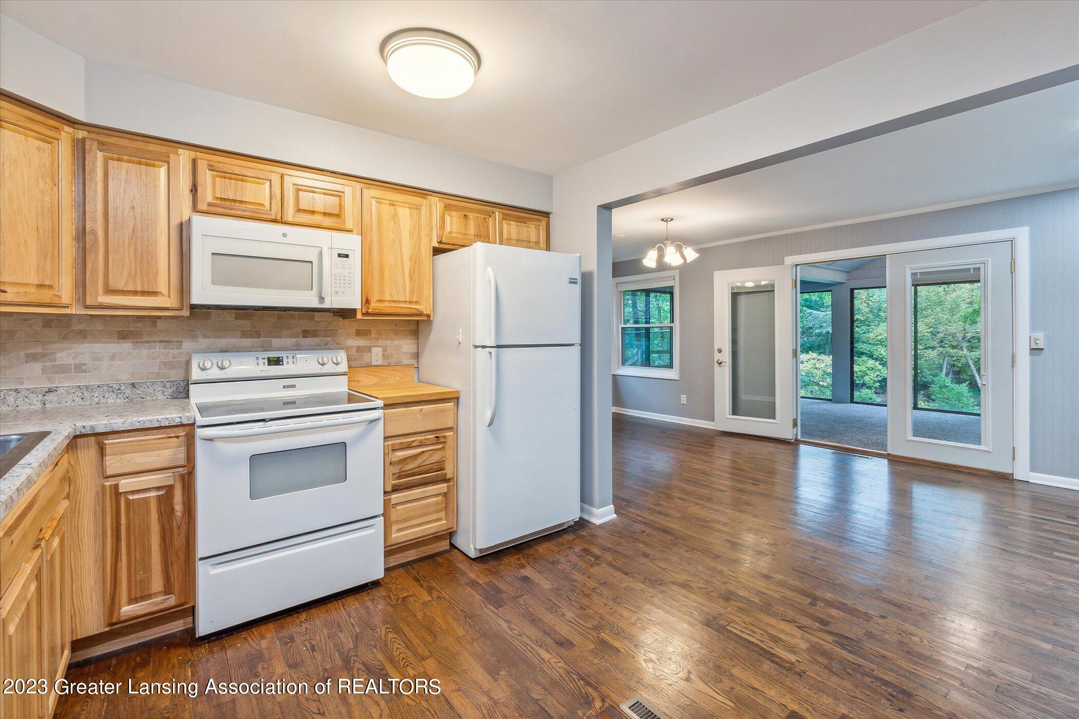 1393 South Michigan Road Eaton Rapids, MI 48827 - Photo 7 of 27 7 1393 Kitchen & Dining Room