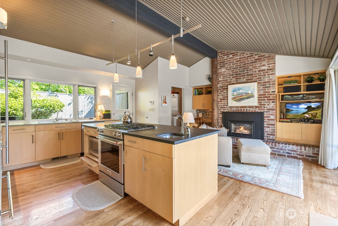 234 Middlefield Road Bellingham, WA 98225 - Photo 18 of 36 a kitchen with stainless steel appliances granite countertop a stove and a refrigerator
