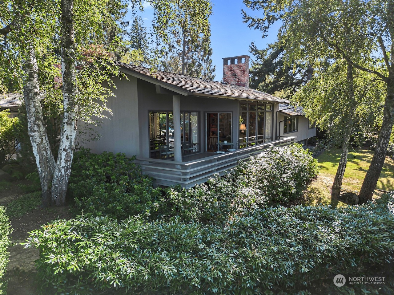 234 Middlefield Road Bellingham, WA 98225 - Photo 36 of 36 a front view of a house with garden
