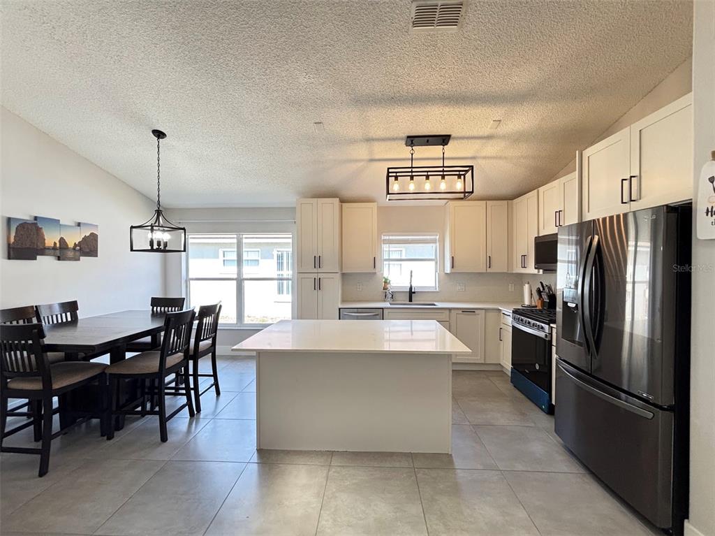 2521 Oneida Loop Kissimmee, FL 34747 - Photo 3 of 34