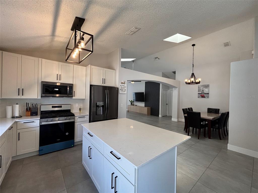 2521 Oneida Loop Kissimmee, FL 34747 - Photo 4 of 34