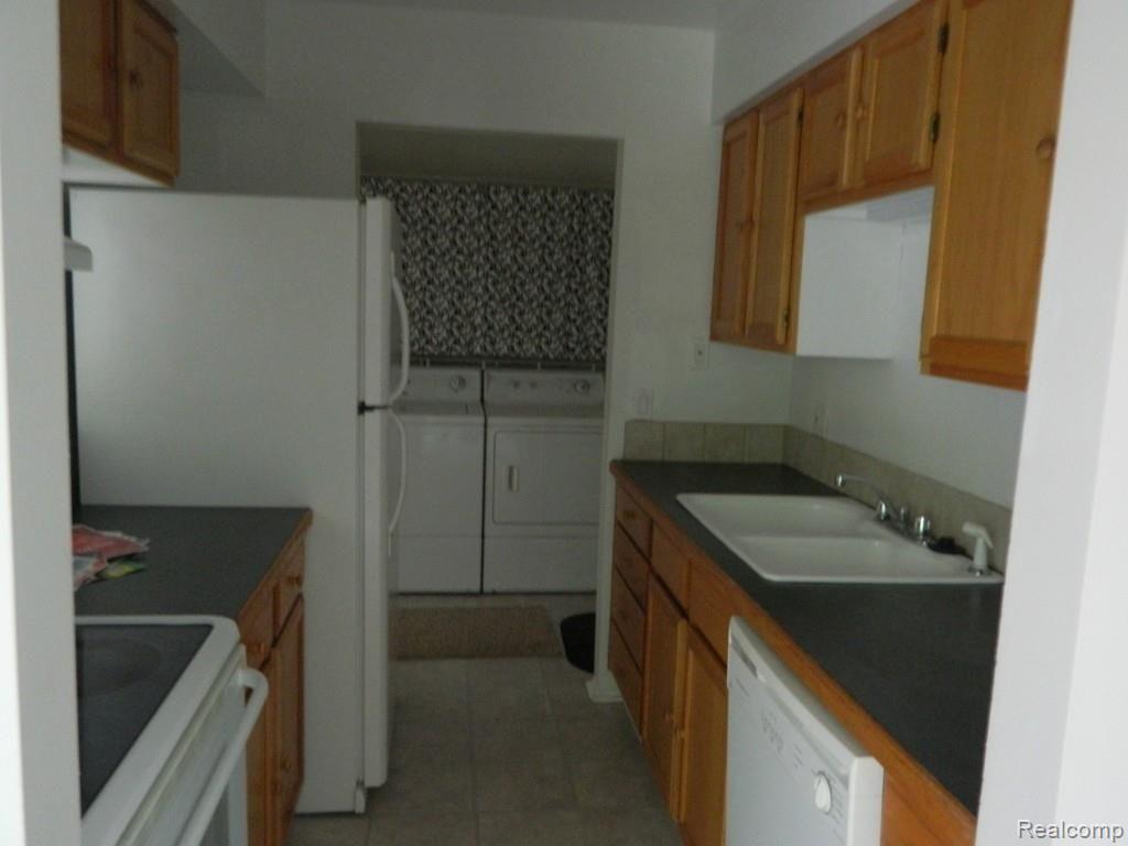 30078 West Twelve Mile Road, Unit 106 Farmington, MI 48334 - Photo 9 of 12