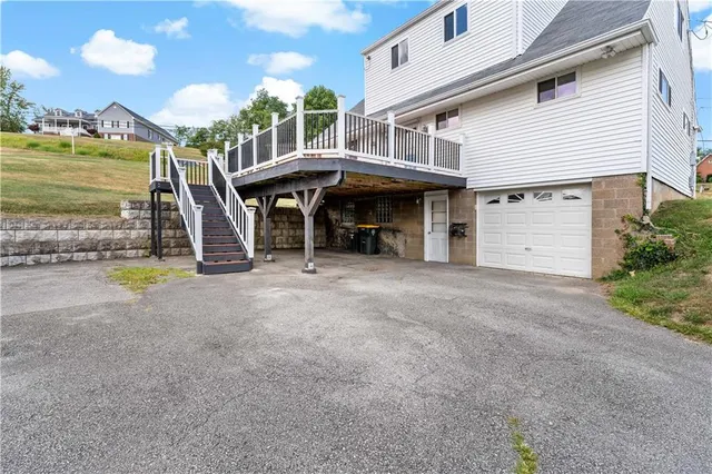 a view of a house with a backyard