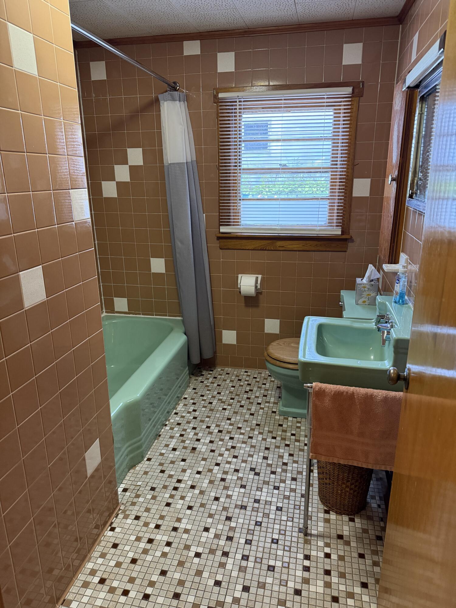 26 Pleasant Street Millinocket, ME 04462 - Photo 14 of 42 IMG_20250910_194922