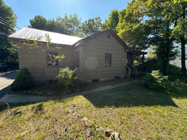 $164,900 | 26 Pleasant Street, Millinocket, ME 04462