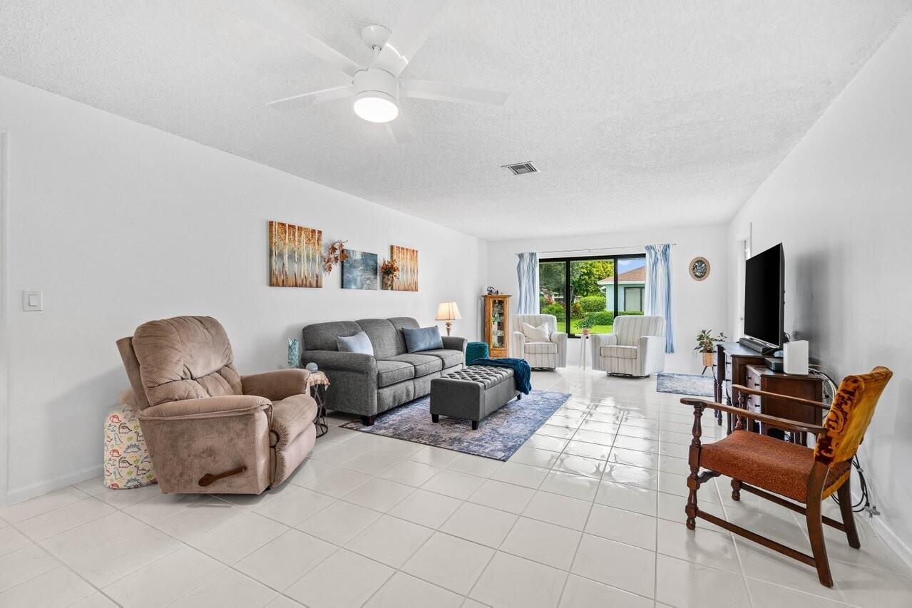 4260 Mango Tree Court, Unit B Boynton Beach, FL 33436 - Photo 6 of 35 Living Room