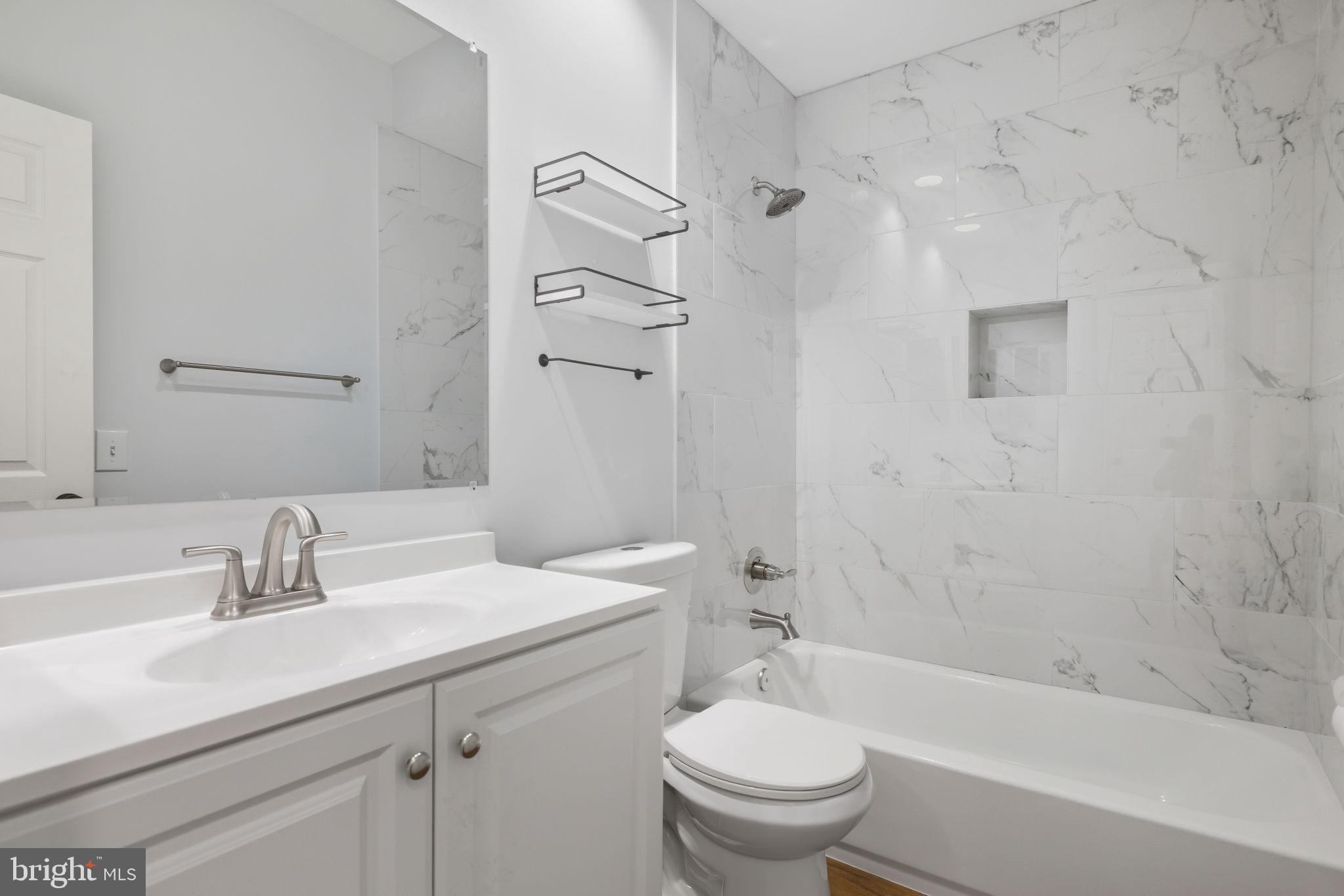 1340 Garden Wall Circle, Unit 502 Reston, VA 20194 - Photo 21 of 32 a bathroom with a sink toilet vanity and bathtub