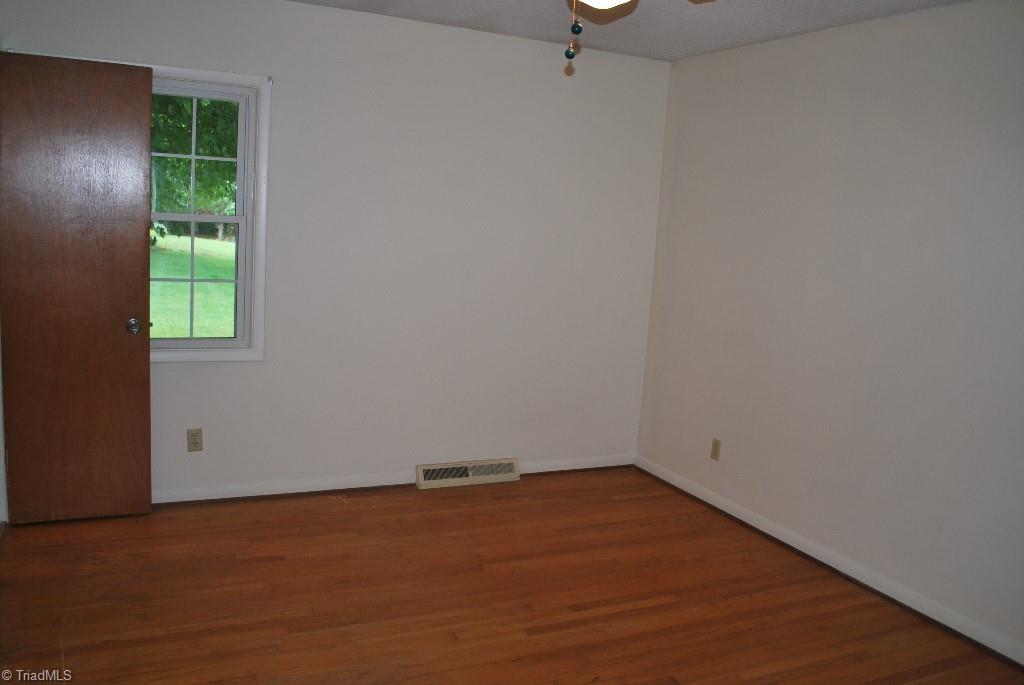 412 Summit Road High Point, NC 27265 - Photo 6 of 10 Master bedroom.