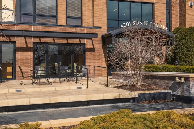 $805,000 | 4201 Sunset Drive, Unit N220, Spring Park, MN 55384