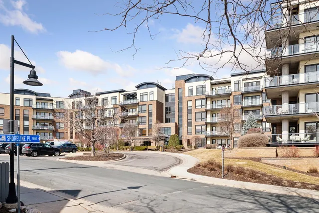 $805,000 | 4201 Sunset Drive, Unit N220, Spring Park, MN 55384