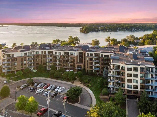 $805,000 | 4201 Sunset Drive, Unit N220, Spring Park, MN 55384