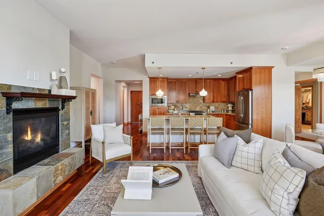 $805,000 | 4201 Sunset Drive, Unit N220, Spring Park, MN 55384