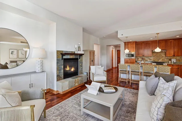 $805,000 | 4201 Sunset Drive, Unit N220, Spring Park, MN 55384